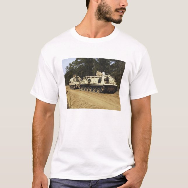 Ein Fahrzeug der Erholung M-88 beginnt mit dem Zie T-Shirt (Vorderseite)