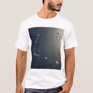 Ein Flugzeug der US-Luftwaffe B-52 Stratofortress T-Shirt
