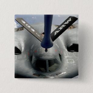 Ein Flugzeug des Geistes B-2, das in Position Button