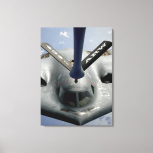 Ein Flugzeug des Geistes B-2, das in Position Leinwanddruck