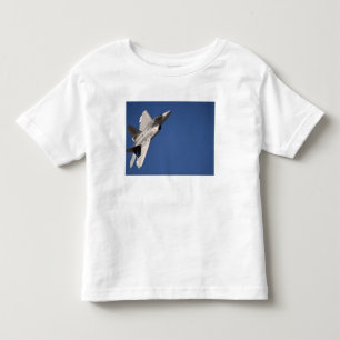 Ein Flugzeug des Raubvogels F-22 Kleinkind T-shirt