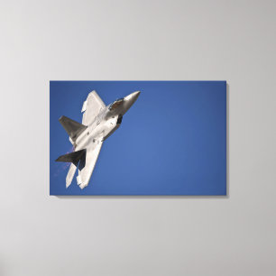 Ein Flugzeug des Raubvogels F-22 Leinwanddruck
