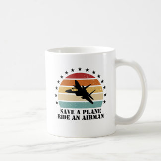 Ein Flugzeug gerettet, mit einem Airman fahren Kaffeetasse