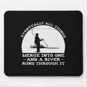 Ein Fluss läuft durch es Fly Fishing  Mousepad