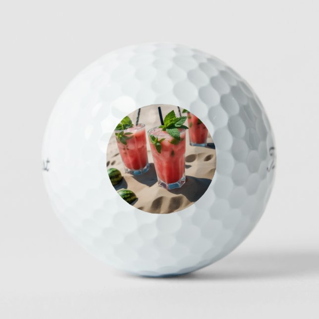 Ein Foto eines bunten Wassermelone Mojito mit Minz Golfball (Vorderseite)