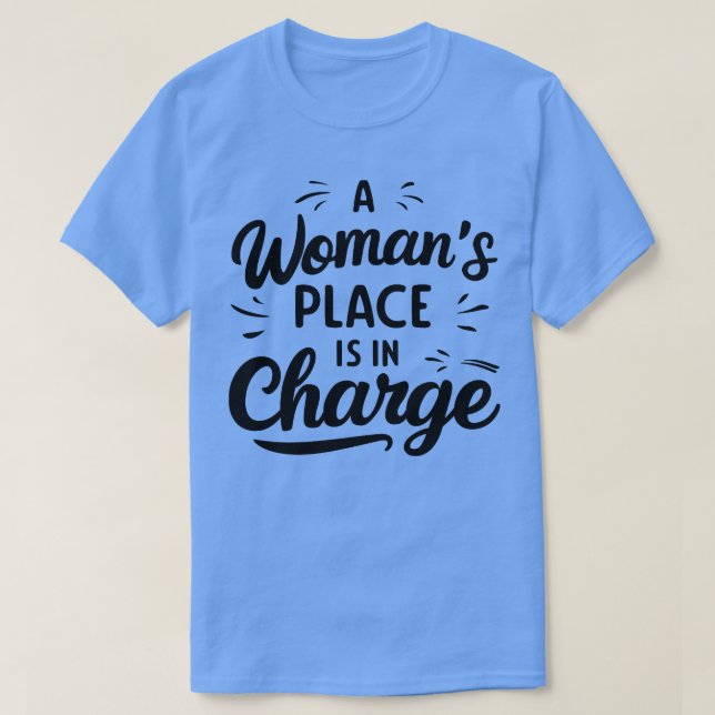 Ein Frauenplatz ist für 3 Personen zu zahlen T-Shirt (Design vorne)