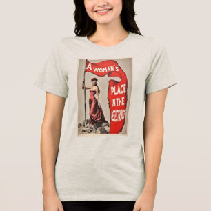 Ein Frauenplatz ist in der Resistenz Tri-Blend Shirt