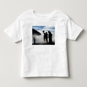 Ein Führerraum-Crewmitglied Kleinkind T-shirt