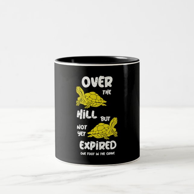 Ein Fuß im Grab Zweifarbige Tasse (Mittel)