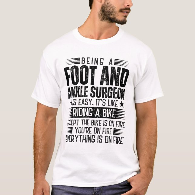 Ein Fußchirurg und Knöchelchirurg zu sein ist einf T-Shirt (Vorderseite)