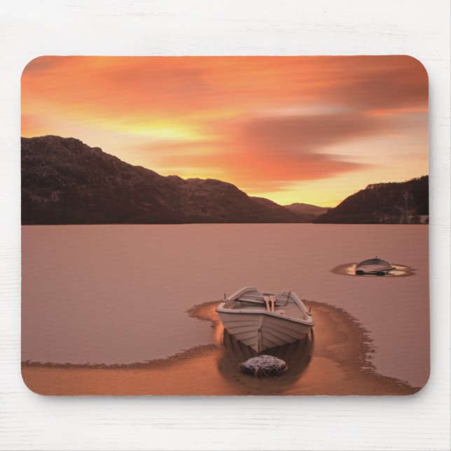 Ein gefrorener Loch | Ruthven, Großbritannien Mousepad (Vorne)