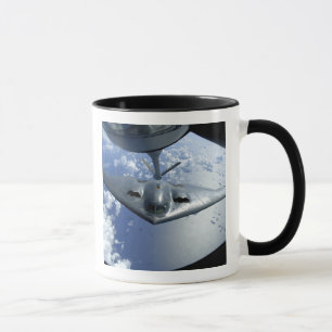 Ein Geist B-2 bewegt sich in Position für die Tasse