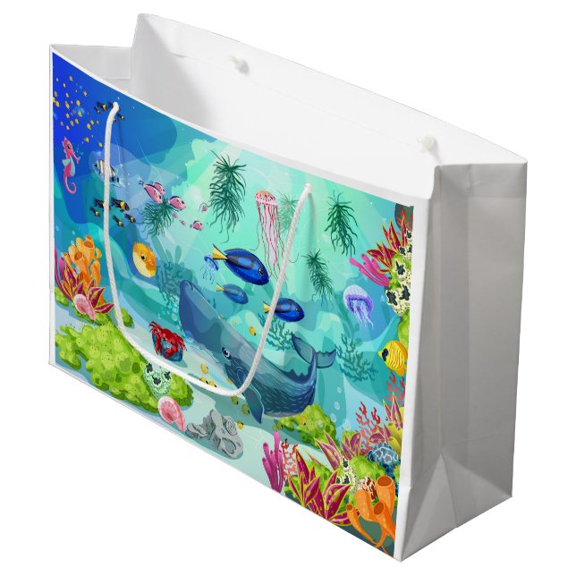Ein Geschenkbeutel mit Aquatic Charm Große Geschenktüte (Vorderseite Schrägansicht)