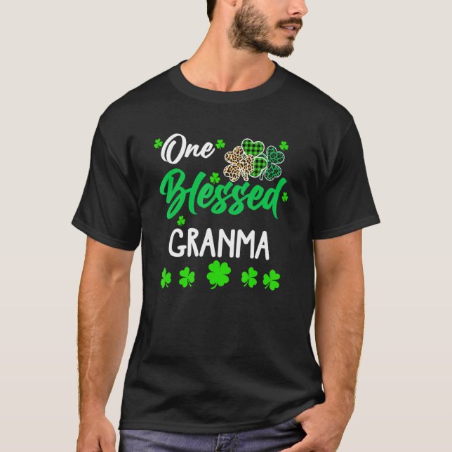 Ein gesegnetes Granma C St Patrick's Day Irish T-Shirt (Vorderseite)