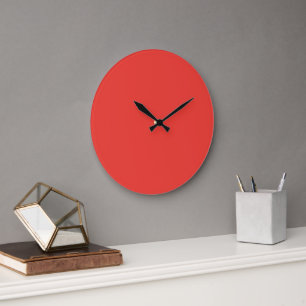Ein gewagtes, rotes Quadrat, umgeben von einer knu Große Wanduhr