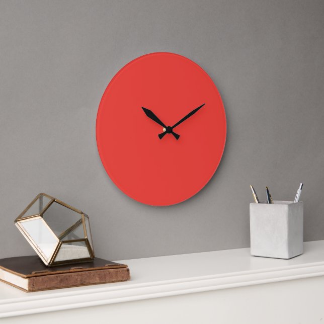 Ein gewagtes, rotes Quadrat, umgeben von einer knu Große Wanduhr (Büro)