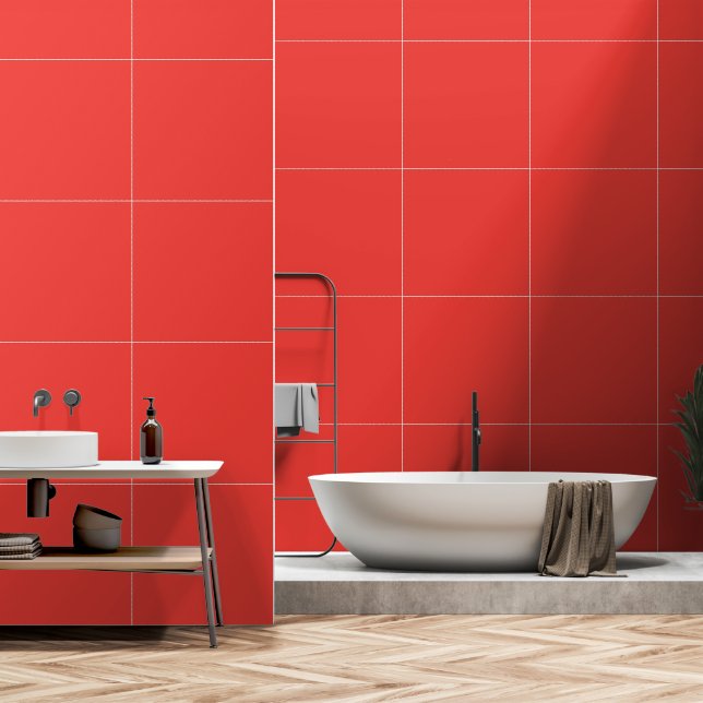 Ein gewagtes, rotes Quadrat, umgeben von einer knu Tapete (Badezimmer)