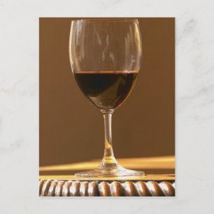Ein Glas rotes Schloss Belgrave im Sonnenlicht - Postkarte