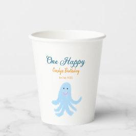 Ein glücklicher blauer Oktopus unter dem Meeresgeb Pappbecher