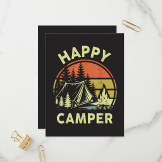 Ein glücklicher Camper Kleinkind Junge Lustiges Ca Einladungspostkarte