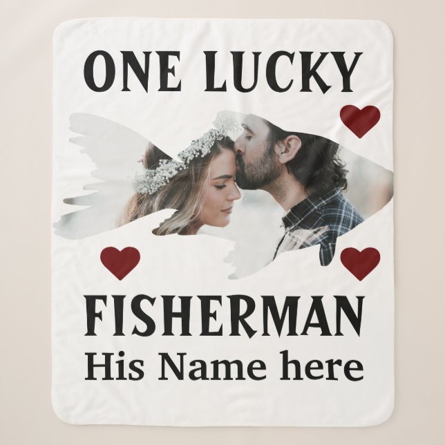 Ein glücklicher Fischer, der ein Paar Fische zusam Sherpadecke (Vorderseite)