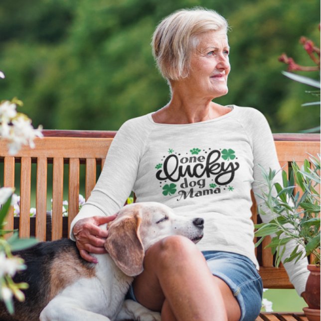 Ein glücklicher Hund Mama Klee Paw Weiße lange Sch T-Shirt (Von Creator hochgeladen)