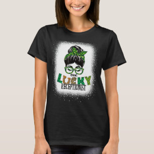Ein glücklicher Rezeptionist gebleicht Messy Bun S T-Shirt