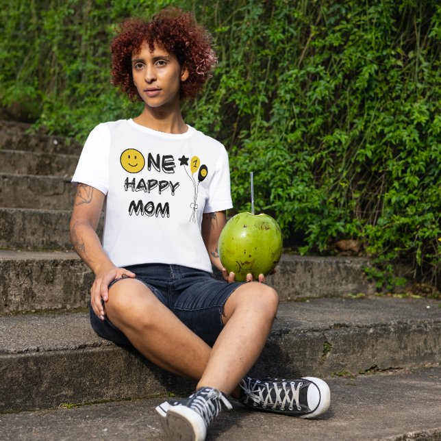 Ein glücklicher Typ Gelbes Lächeln Erster Geburtst T-Shirt (Von Creator hochgeladen)