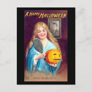 Ein glückliches Halloween-Girl, das sich das Haar Postkarte