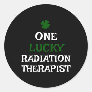 Ein Glückspilz Strahlentherapeut St. Patricks Day Runder Aufkleber