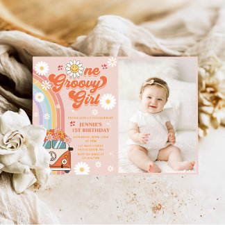 Ein Groovy Girl Retro Rainbow 1. Geburtstags-Foto Einladung