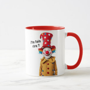 Ein großer, mehrfarbiger Clown mit großer roter Na Tasse