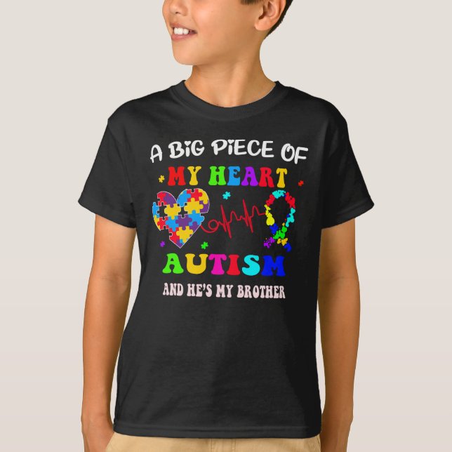 ein großes Stück Autismus in meinem Herzen und er  T-Shirt (Vorderseite)