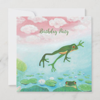 Ein grüner Frosch springt in das Party des Teiches