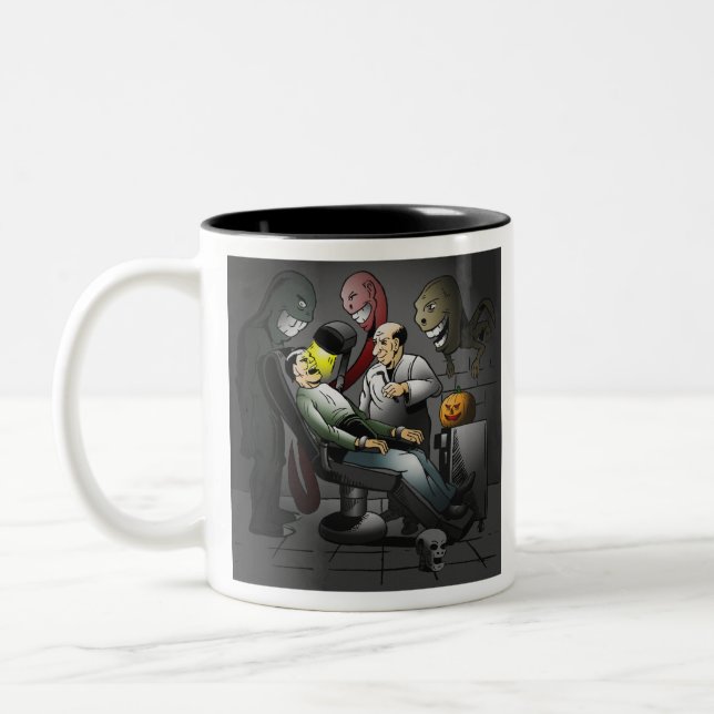 Ein Halloween-Abend beim Zahnarzt Zweifarbige Tasse (Links)