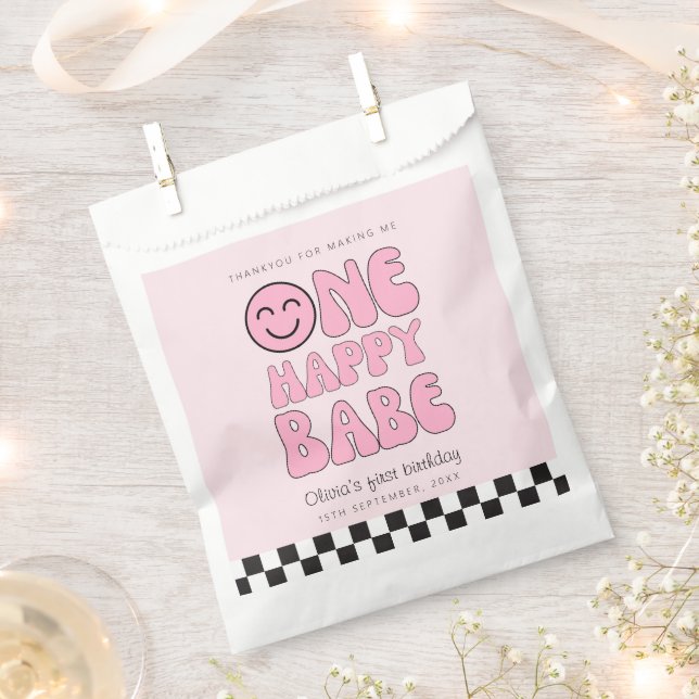 Ein Happy Babe Happy Face Pink Geschenktütchen (Ausgeschnitten)