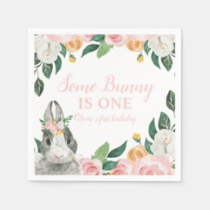 Ein Häschen ist ein floraler erster Geburtstag Serviette