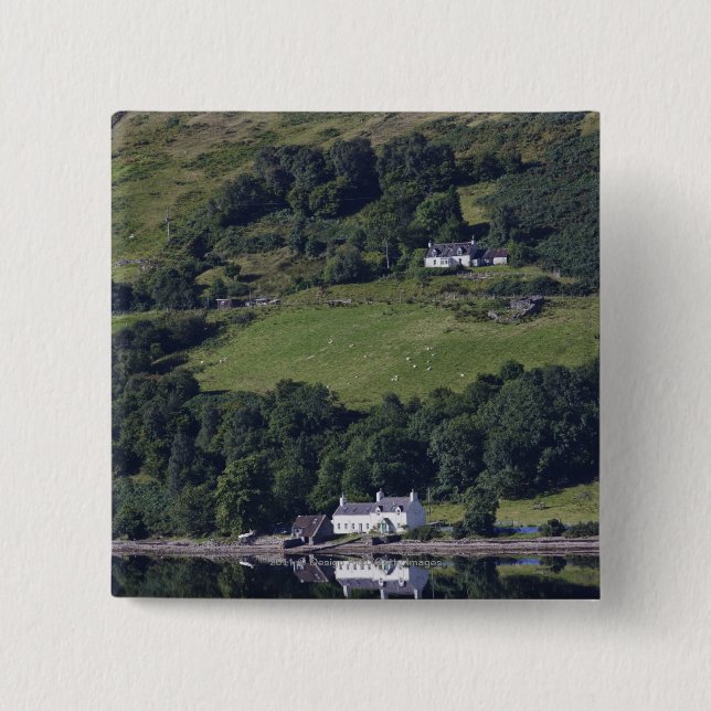 Ein Haus entlang dem Wasser Button (Vorderseite)