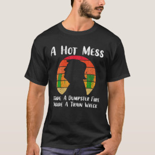 Ein heißes Chaos in einem Mülltonnen in einem Zug  T-Shirt