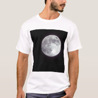Ein heller Vollmond in einem schwarzen Nachthimmel