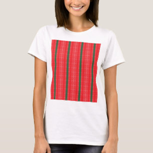 Ein hellroter Apfel sitzt auf einer schlichten, we T-Shirt