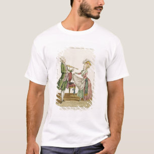 Ein Herr, der die Violine spielt, während eine T-Shirt