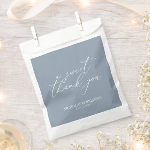 Ein herzliches Dankeschön an Dusty Blue Minimalist Geschenktütchen