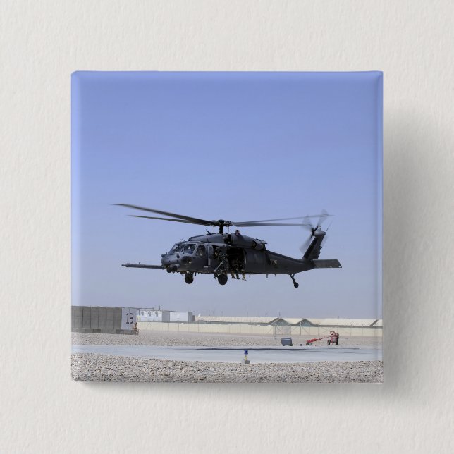 Ein HH-60G Pave Hawk startet vom Camp Bastio Button (Vorderseite)