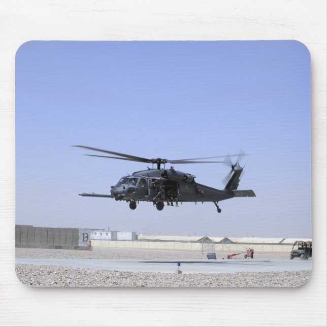 Ein HH-60G Pave Hawk startet vom Camp Bastio Mousepad (Vorne)