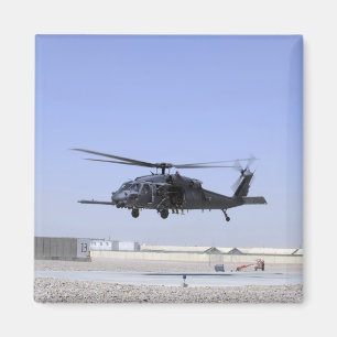 Ein HH-60G pflastern den Falken, der vom Lager Magnet