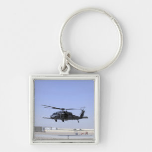 Ein HH-60G pflastern den Falken, der vom Lager Schlüsselanhänger