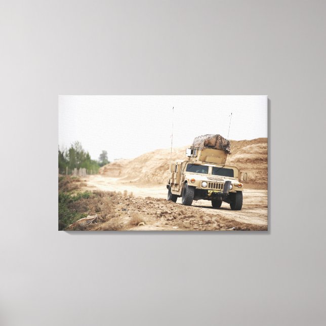 Ein Humvee leitet Sicherheit Leinwanddruck (Vorderseite)