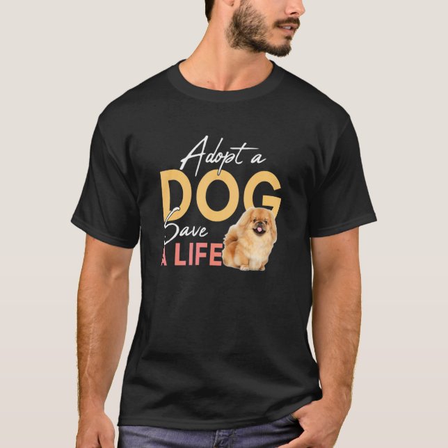Ein Hund Rette eine Rettungsweste. T-Shirt (Vorderseite)