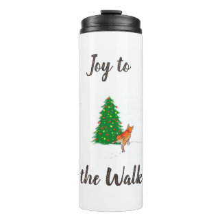 Ein Hund und ein Weihnachtsbaum Thermosbecher